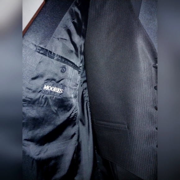 Tuxedo Mel Howard for sale like new - Picture 6 of 11